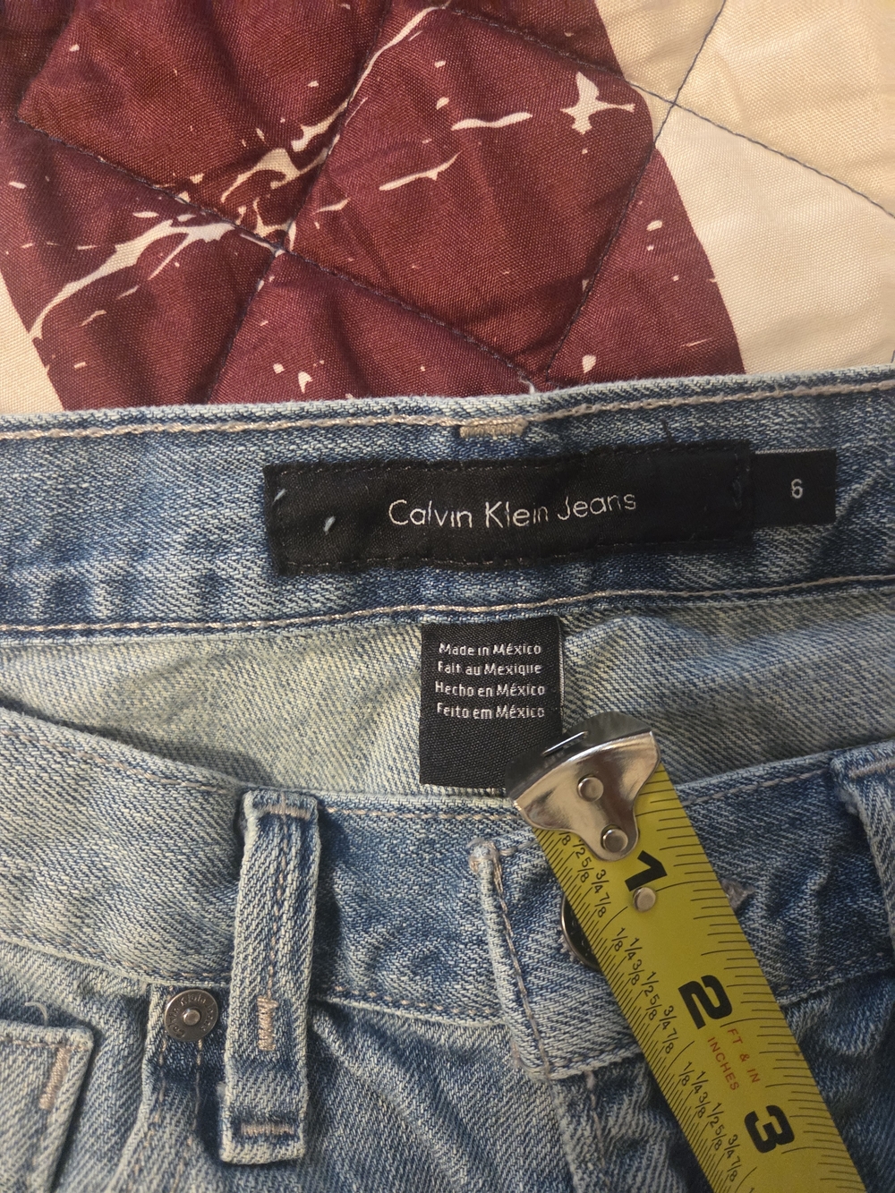 🛍​5/$25🛍Calvin Klein Jeans Classic Denim Shorts Size 6 Blue Faded Bermuda - Picture 4 of 7